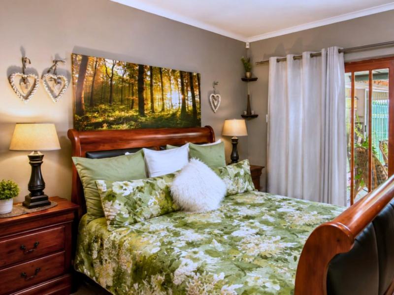 4 Bedroom Property for Sale in Heiderand Western Cape